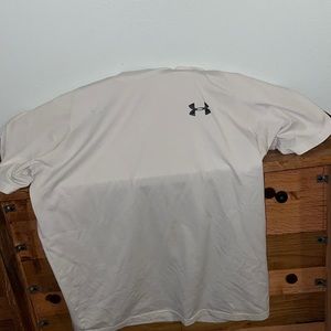 Loose fit under armor T-shirt